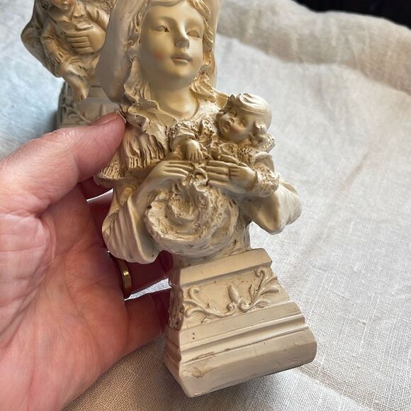 Virgin Mary and Joseph each holding baby Jesus. Winged Angel series. K’s collect - Picture 3 of 13